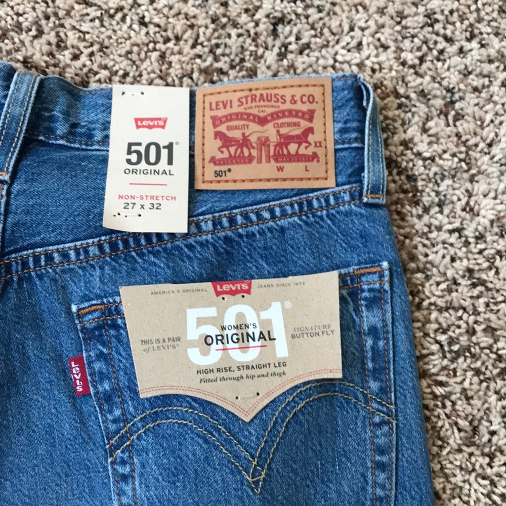 BRAND NEW 501 LEVIS